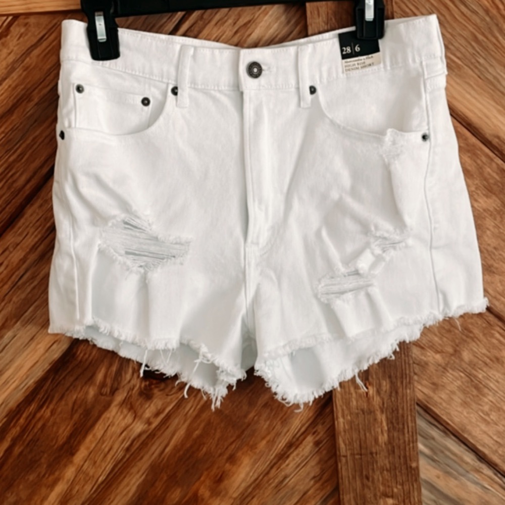 Abercrombie high rise white mom distressed shorts 28 or 6